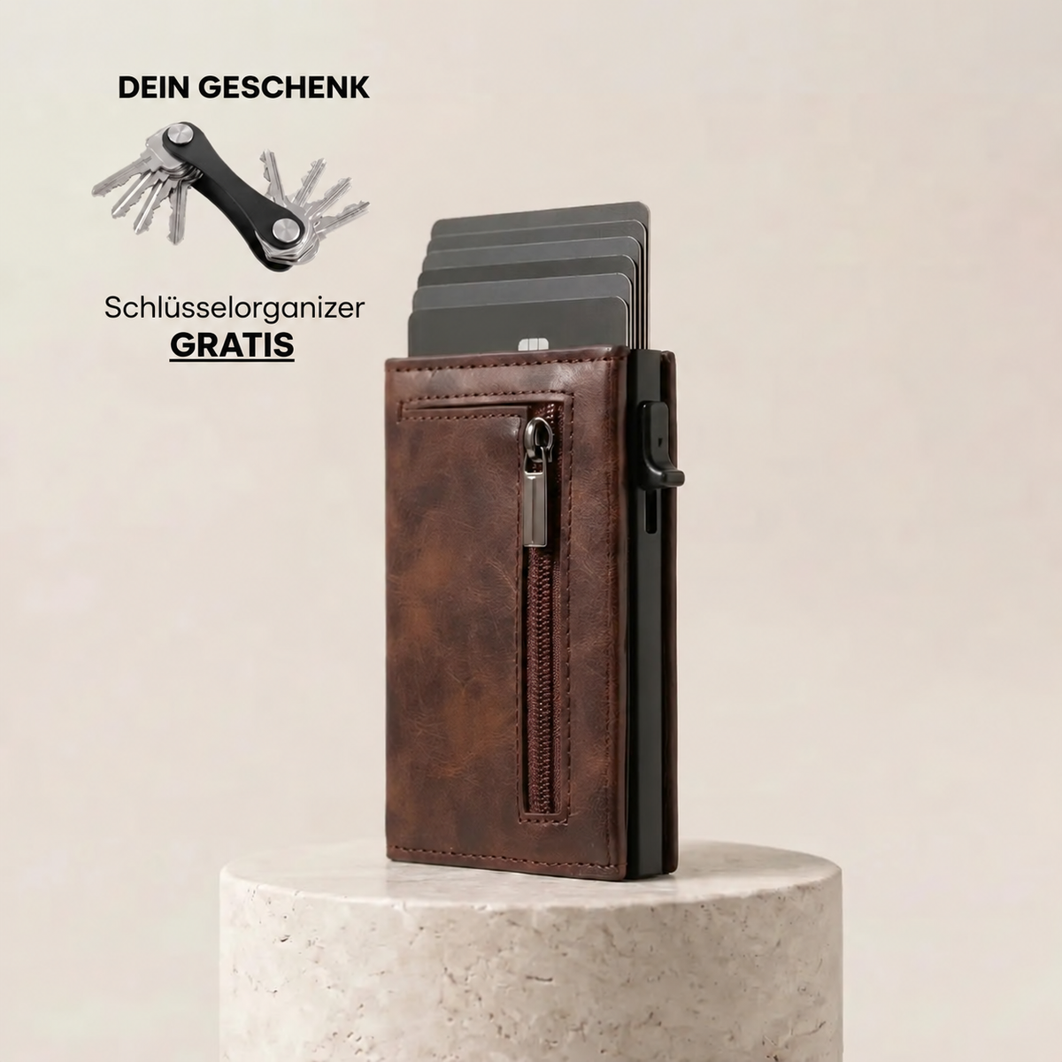 Dunkelbrauner Slim Wallet 2.0 mit ausgefahrenen Karten und Schlüsselorganizer als Geschenk