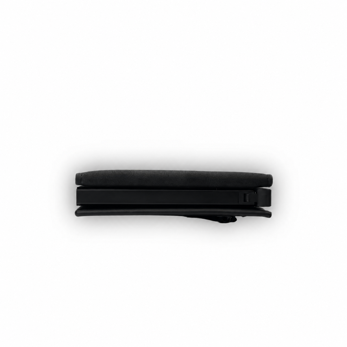 Geschlossener schwarzer Slim Wallet 2.0 in Seitenansicht